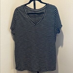 Ava & Viv Black and White Fitted Short Sleeve Tee